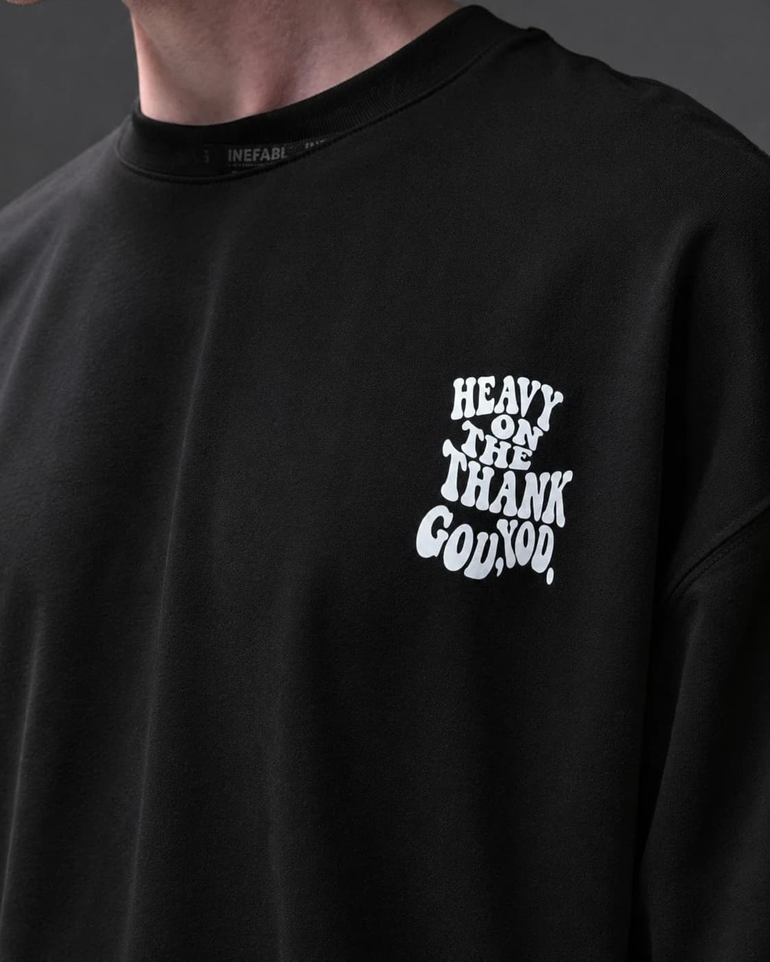 Franela Oversized Heavy on the Thank You, God — negro detalle